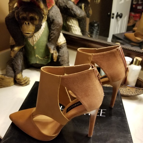 Heels - Picture 3 of 4